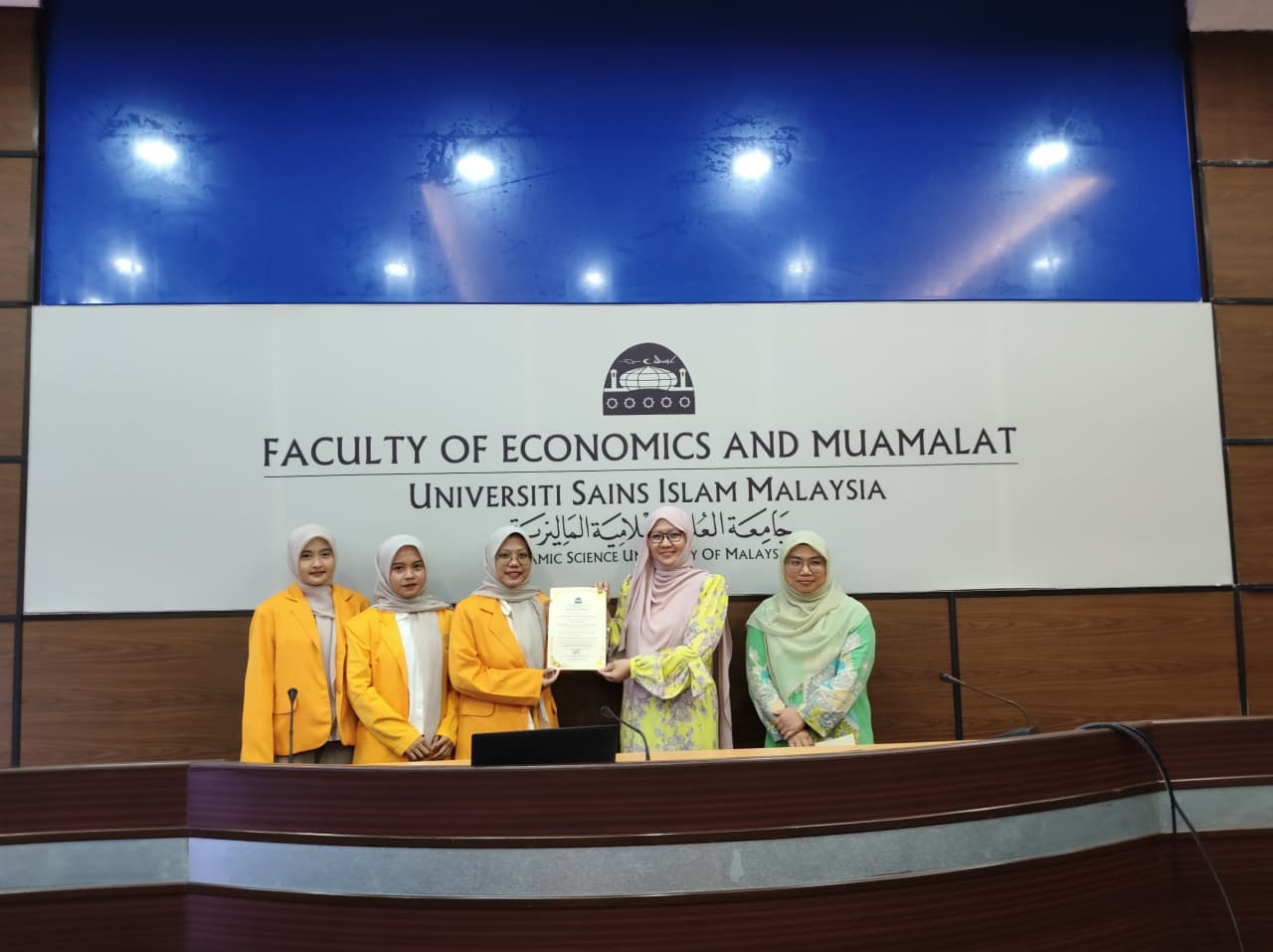 Image of Riset Kebijakan Moneter Bawa Mahasiswi UNU Pasuruan Raih Juara 1 Economic Resilience & Muamalat di Malaysia